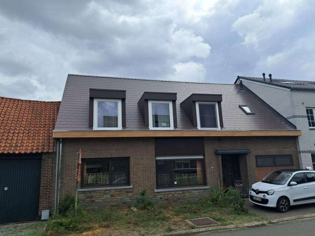 renovatie leien verwijderen asbest cederal bruine leien bekleden kapellen trespa
